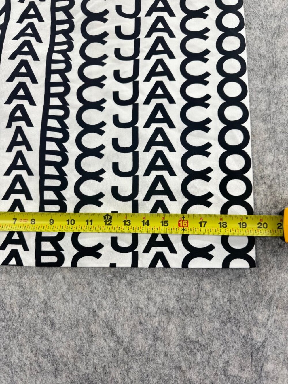 Marc Jacobs Monogram Dust Bag White And Black Drawstring - Picture 4 of 9